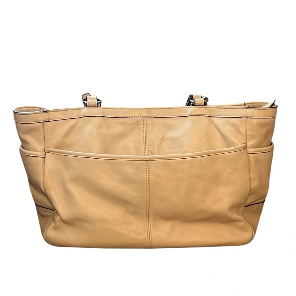 Coach authentic smooth